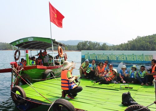 Du thuyền thăm mỏ nước khoáng nóng thiên nhiên Phú Ninh